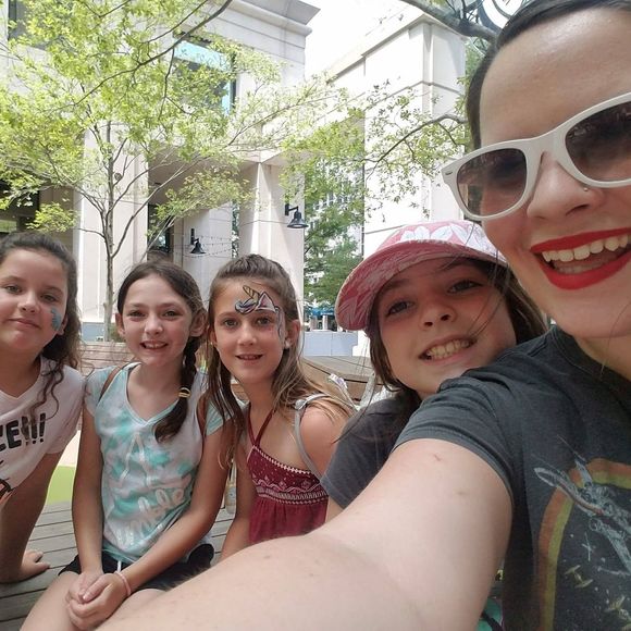 Meet your Posher, Lauren - Picture 1 of 1